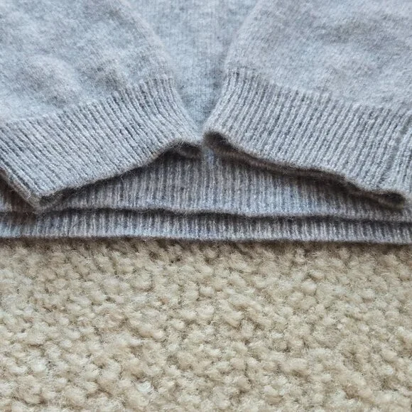 NWOT Philosophy Cashmere Sweater Grey With Lavender Stars Purple - Picture 6 of 9